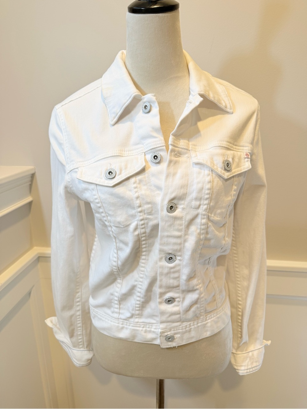 AG Adriano Goldschmied SZ M White Denim Trucker Jacket- perfect condition -